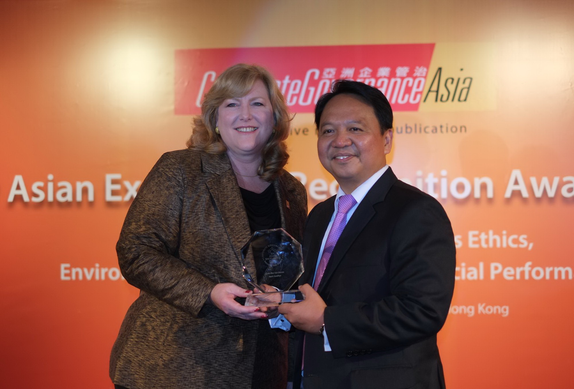 กรุงศรีคว้า 2 รางวัลยอดเยี่ยมจาก Asian Excellence Recognition Awards 2014